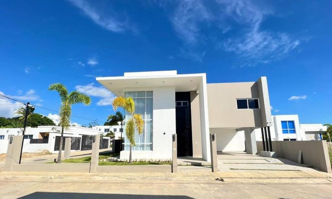 Santiago de los Caballeros Casa | Casa Lujosa en Santiago, Residencia Paulino Mata