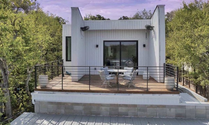 MLK Casa | Casa Luna-Modern Retreat w/Private Cowboy Pool!