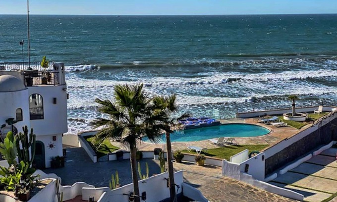 Playas de Rosarito Villa | **Casa Luna Vista** -beach, pool, jacuzzi, bbq