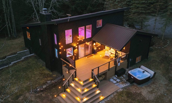 Windham Cabina | Casa Magda - Designer Home near Hiking + Swimming