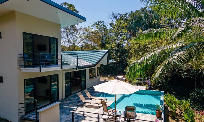 Quepos Casa | Casa Mamacita: Beautiful new home in peaceful jungle setting