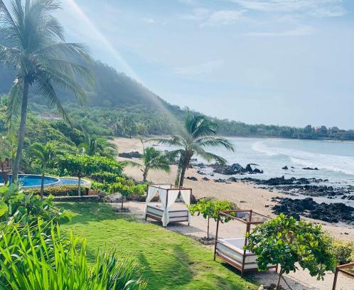 Troncones Cama Y Desayuno | Casa Manzanillo - Bay Room - Ocean Front Room at Exceptional Beach Front Location