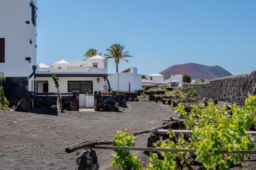 Masdache Apartamento | Casa Mar de Lava -Escapada activa en Masdache, corazón de Lanzarote