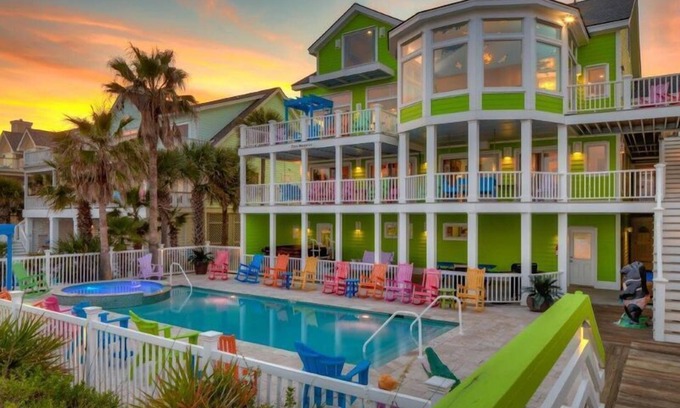 Isle of Palms Casa | 🍹Casa Margarita🍹 ~Oceanfront, 10BD, Private Pool and hot tub, Elevator