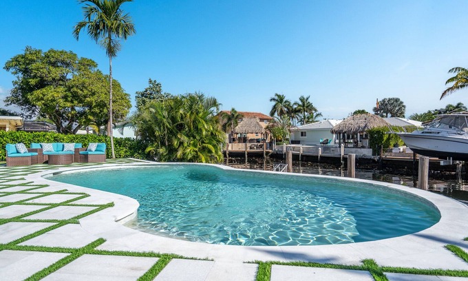 Garden Isles Casa | Casa Maria-3 Bedroom-2 Bath for 6 Guests-Waterfront-Heated Pool-Near Beaches