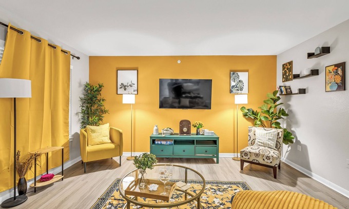 Pleasant Valley Apartamento | Casa Marigold: ATX-Near Austin Downtown/Airport-Gym,pool