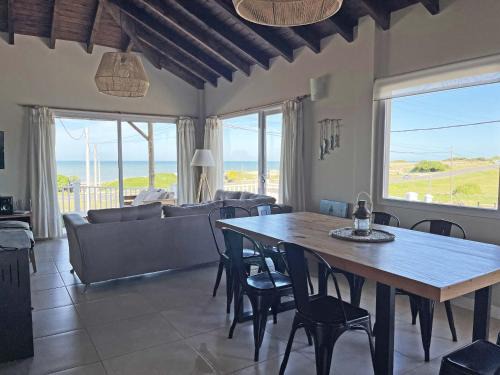 Colonia de Chapadmalal Casa | Casa Marina - Casa frente a Luna Roja en Chapadmalal para 8 PAX - Hola Sur