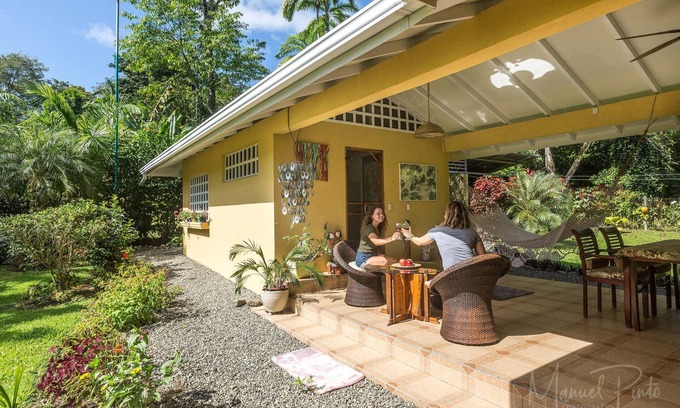 Chiguata Chalet De Esquí | Casa Mariposa 2BR en Playa Chiquita