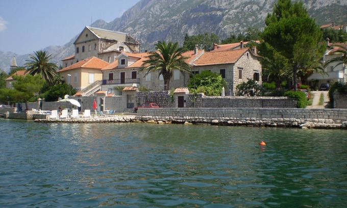 Kotor Villa | Casa Maris - Casa de piedra frente al agua en Dobrota