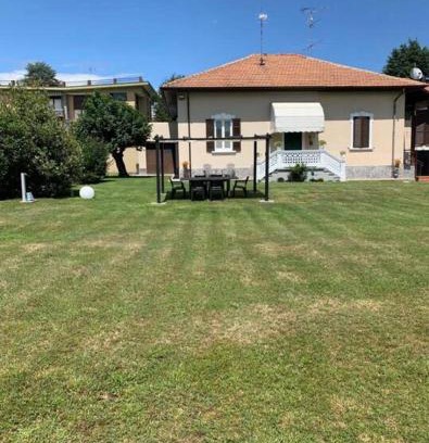 Sesto Calende Casa | Casa Matilde Accogliente casa immersa nel verde