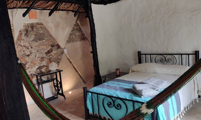 Izamal Hotel | Hotel y Museo Aldea Maya Toktli Orígenes - Suite Casa Maya Del Jabín - Alberca