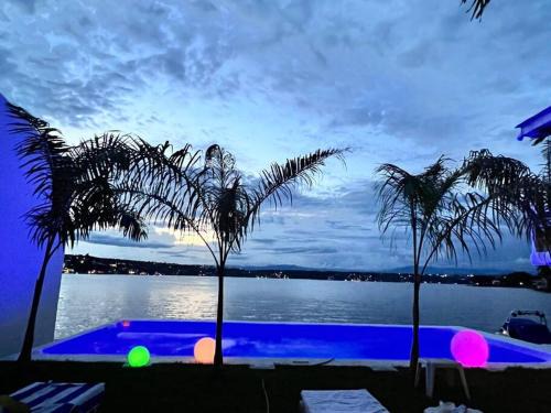 Tequesquitengo Casa | Casa Mediterránea, lujo y confort junto al lago