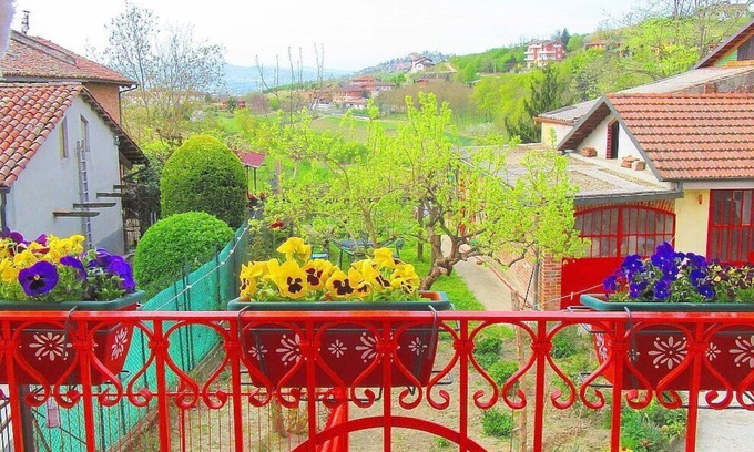 Govone Casa | Casa Menestrello B, fully refundable with voucher*: A welcoming apartment situated in the Roero area of Piedmont, with Free WI-FI.