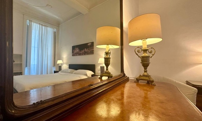Centro Storico Apartamento | Casa Milano Classic Elegance with Balcony