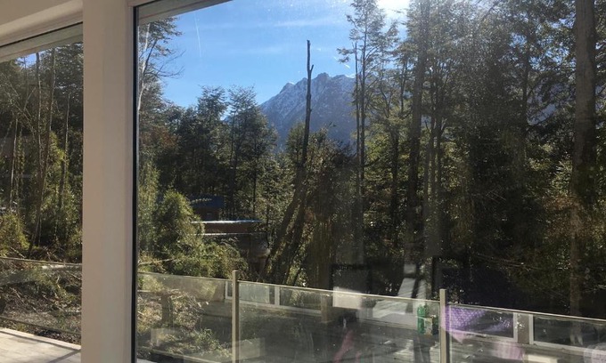 Barrio Correntoso Cabina | Casa moderna en el bosque y montaña