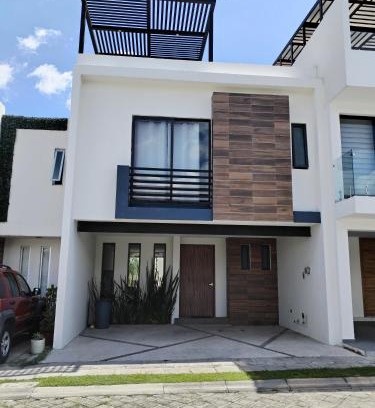 Puebla Casa | CASA MODERNA y SEMINUEVA EN RESIDENCIAL PRIVADO y TRANQUILO