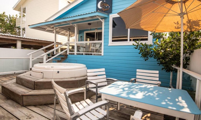 Isla de Utila Casa | Casa Moon in best neighborhood!