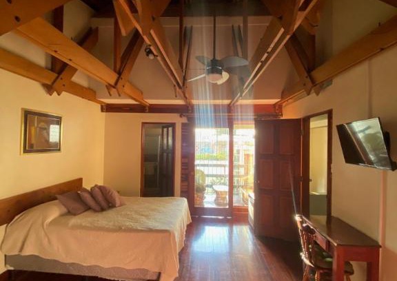 Oriental Cama Y Desayuno | Casa Mora B&B