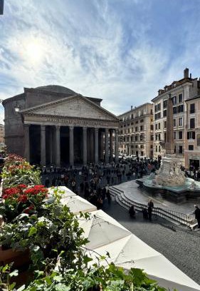 Rome City Centre Apartamento | Casa Morgana - The Pantheon Balcony Suite