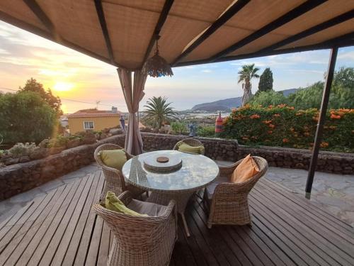 Tajuya Apartamento | Casa Mosaico, sunset and garden