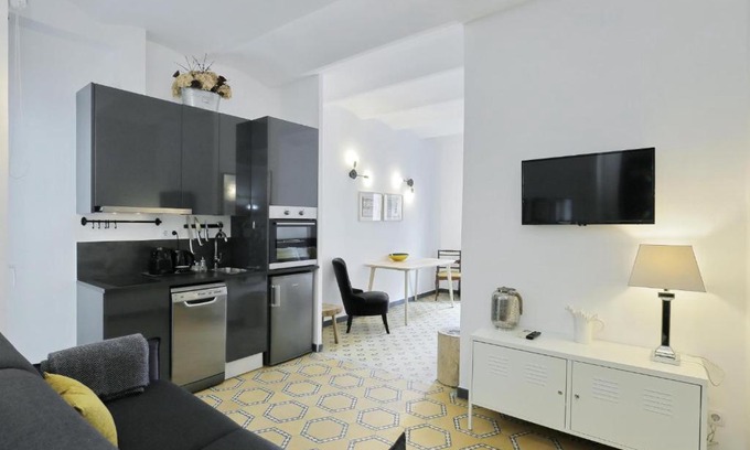 Collblanc y La Torrassa Apartamento | Casa nanit apt b