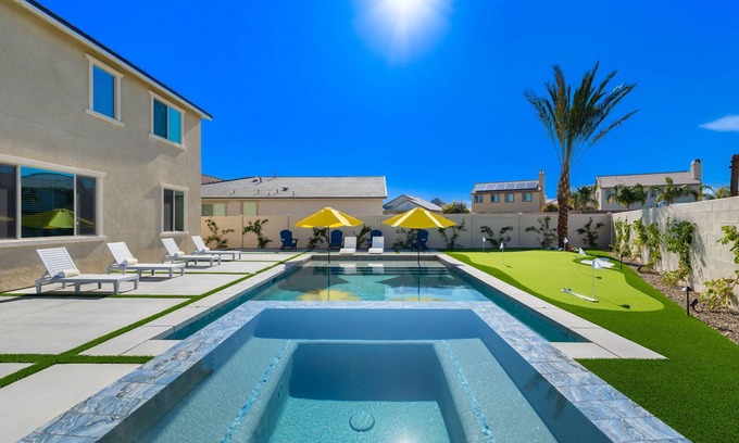 Coachella Casa | Casa Negra w/Pool, Spa & more! Close to Festivals!