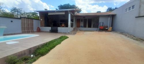 Abadiania Casa | Casa no lago com piscina