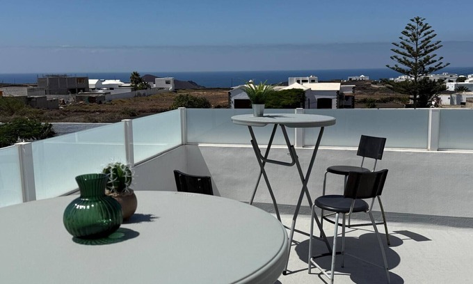 Tinajo Cama Y Desayuno | Casa NoPasaNada: habitación La Gomera con baño privado exterior