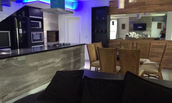 Morrinhos Casa | Casa Nova Alto Padrão - 3 dormitorios - 300 metros del mar en un condominio en Garopaba / SC