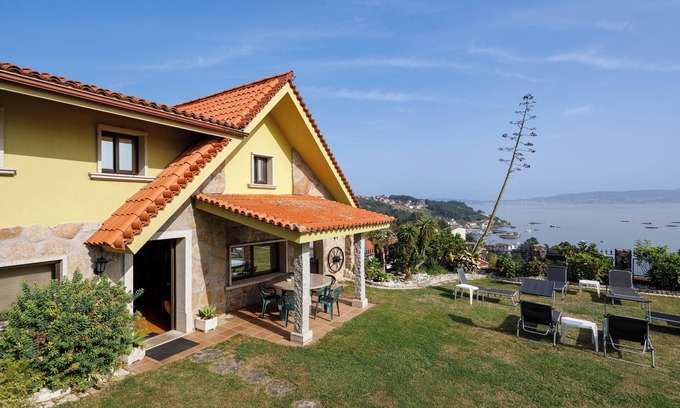 Bueu Villa | "Casa Nueva de Bueu" con vistas a la montaña, Wi-Fi, jardín y terraza