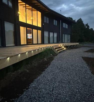 Pucon Casa | Casa nueva en country pucon con piscina y quincho compartido con casa gemela