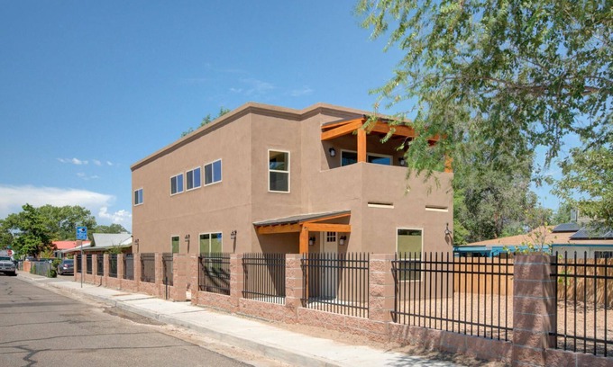 Barelas Casa | "Casa Nueva" New House in Historic Area
