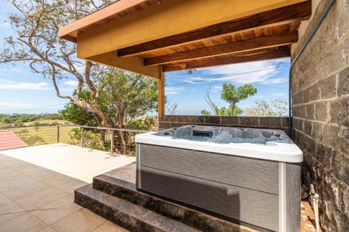 Pacuare Reserve Cabina | Casa Ocaso, vistas espectaculares y jacuzzi para relajarte