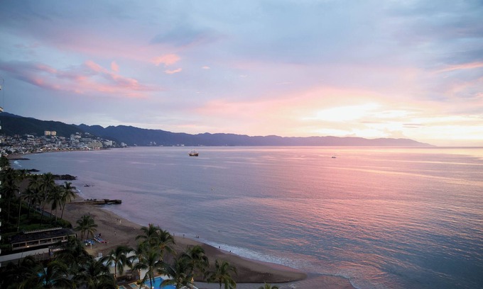 Colonia Olímpica Condominio | Casa Océano - Brand New Beach Front 2 Bedroom in The Center of Puerto Vallarta