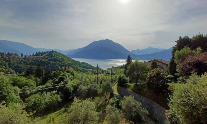 Perledo Casa | Casa Oliva: Stunning Views and Green Surroundings