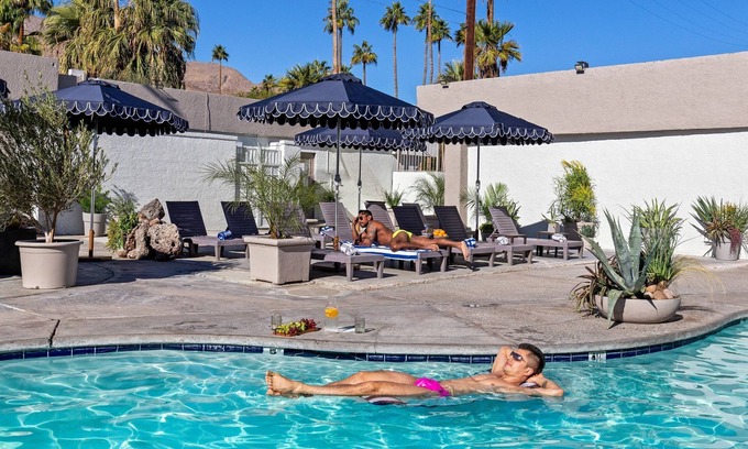 Warm Sands Hotel | Casa Oliver Hotel & Resort - A Gay Men's Resort