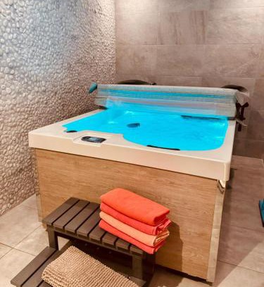 Finestrat Casa | Casa Olivia, Luxurious Village House with Sauna and Jacuzzi