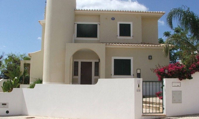 Albardeira Villa | Villa moderna en jardines aislados, a 12 minutos a pie de la playa de Meai Praia