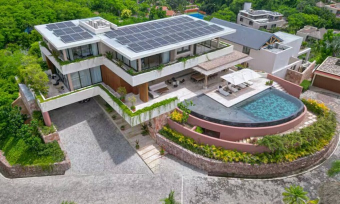 La Cruz de Huanacaxtle Apartamento | "New listing" Luxurious staffed villa in gated community
