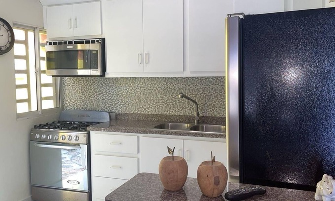 Bani Casa | Casa Orquiedia en centro de Bani, con Wifi y AC