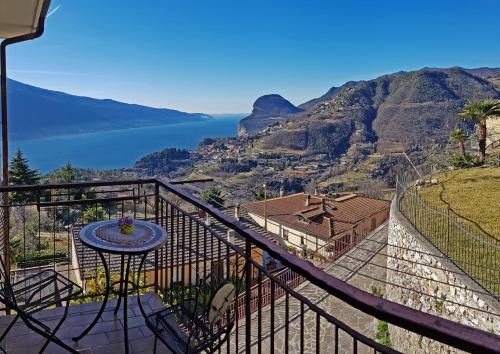 Voltino Apartamento | Casa Palanca Lake view apartment by Gardadomusmea