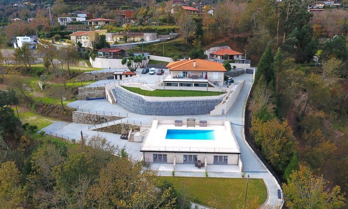 Rio Caldo Apartamento | Casa Panorâmica Gerês II