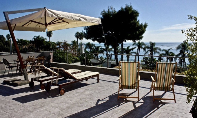 Aci Trezza Casa | casa paO aci castello, aci trezza, catania, etna, villa, frente al mar, terraza.