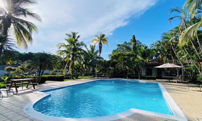 Corozal Villa | Casa Paradise contiguo a la playa con piscina