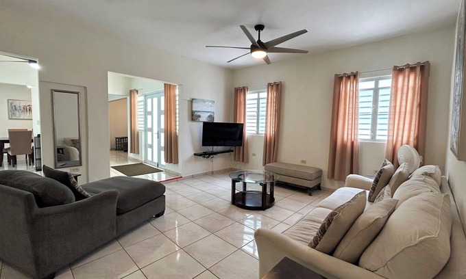 Cambalache Casa | Hub del viajero en Arecibo