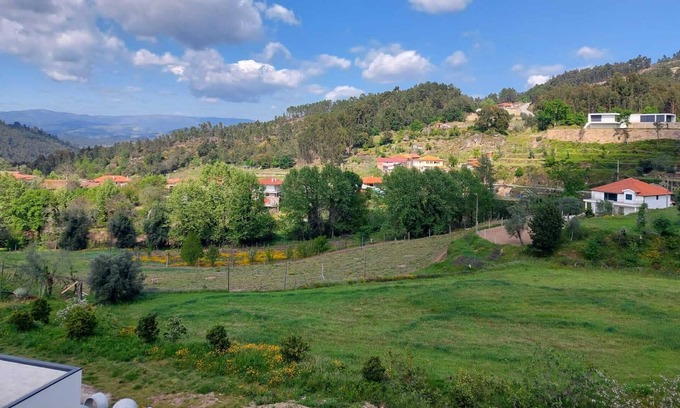 Molares Casa | Casa Pedravedra- Aventura, Amigos, Natureza até 12 Pessoas em Mondim de Basto