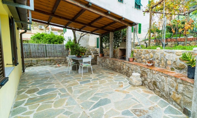 Pomonte Apartamento | Casa Pepe in Pomonte large outdoor spaces and parking a few steps from the beach