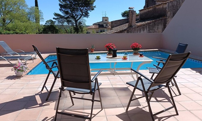 Camallera Villa | Casa Pintora con piscina privada. 12kms a las playas de la Costa Brava