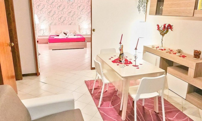 Castellammare di Stabia Apartamento | Casa Pistillo: A welcoming apartment situated in a central location, at a short distance from the beach, with Free WI-FI.