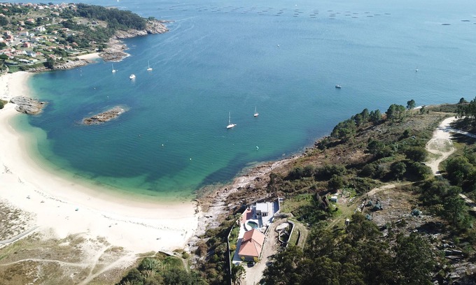 Cangas Villa | Casa Playa de Limens a pie de playa